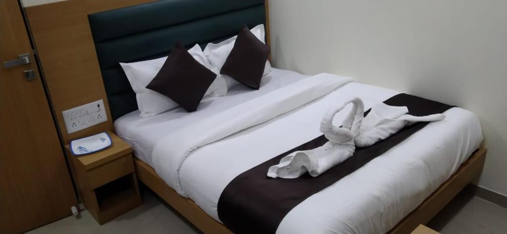 Hotel Sai Grand Residency Мумбаи Экстерьер фото