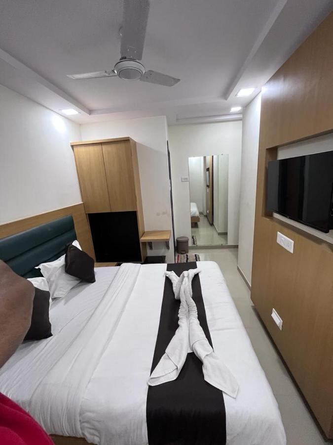 Hotel Sai Grand Residency Мумбаи Экстерьер фото
