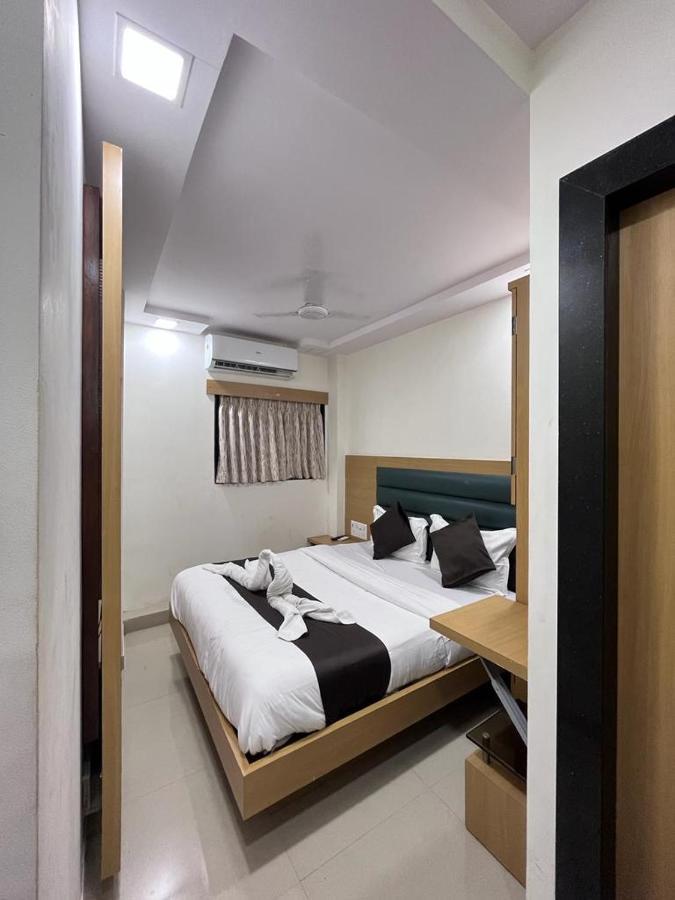 Hotel Sai Grand Residency Мумбаи Экстерьер фото