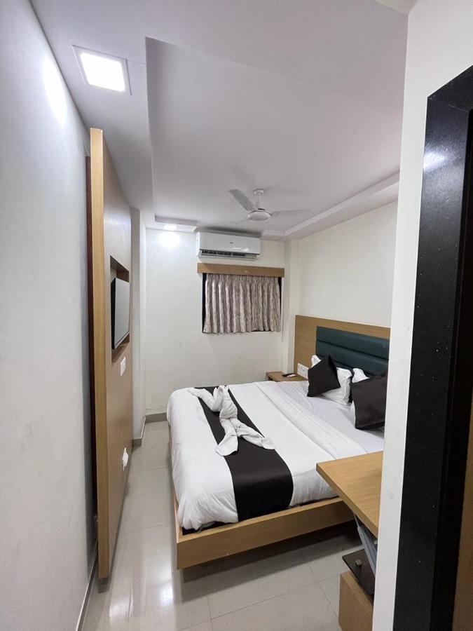 Hotel Sai Grand Residency Мумбаи Экстерьер фото